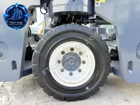 Многопосочен кар Combilift