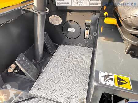 Empilhador multi direccional Combilift