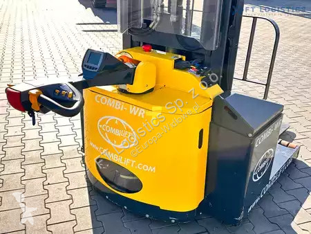 Štvorcestný vysokozdvižný vozík Combilift