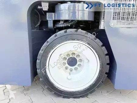 Štvorcestný vysokozdvižný vozík Combilift