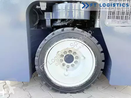 رافعة شوكية متعددة الاتجاهات Combilift
