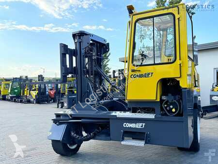 Empilhador multi direccional Combilift