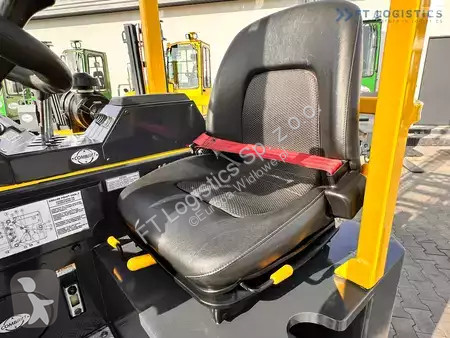 Štvorcestný vysokozdvižný vozík Combilift