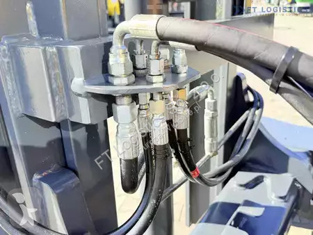 Štvorcestný vysokozdvižný vozík Combilift