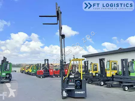 رافعة شوكية متعددة الاتجاهات Combilift