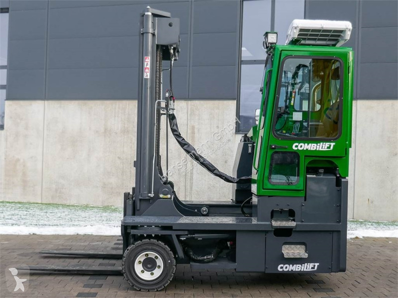 Empilhador multi direccional Combilift
