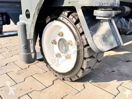 Štvorcestný vysokozdvižný vozík Combilift