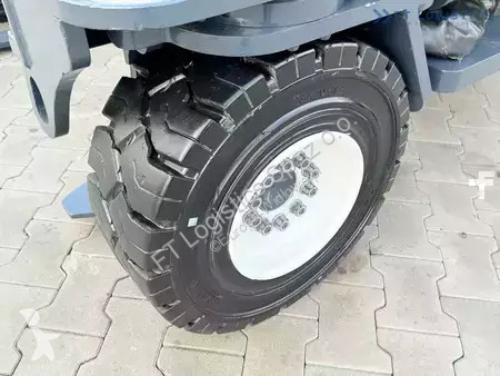 Štvorcestný vysokozdvižný vozík Combilift