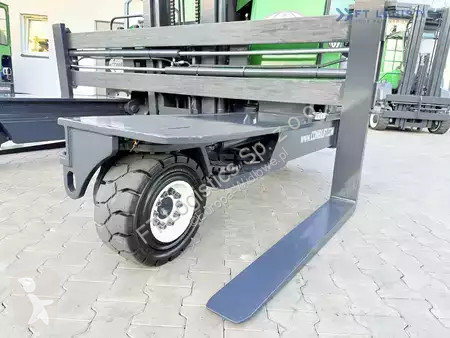 Štvorcestný vysokozdvižný vozík Combilift