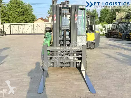Štvorcestný vysokozdvižný vozík Combilift