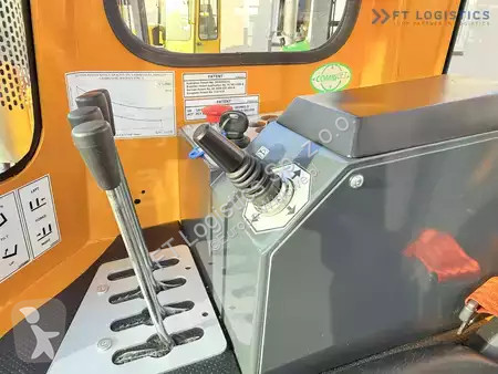 Štvorcestný vysokozdvižný vozík Combilift