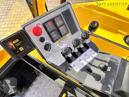 Štvorcestný vysokozdvižný vozík Combilift