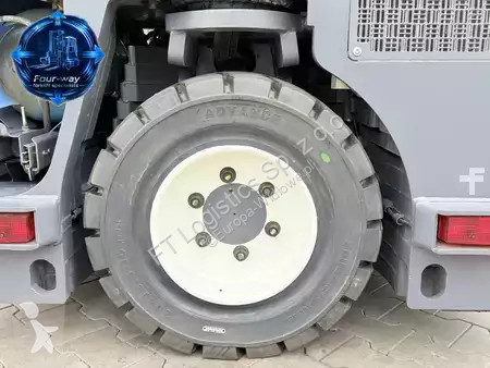 Многоходовой погрузчик Combilift