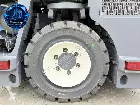 رافعة شوكية متعددة الاتجاهات Combilift