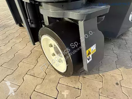 Štvorcestný vysokozdvižný vozík Combilift