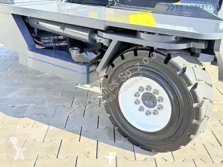 Štvorcestný vysokozdvižný vozík Combilift