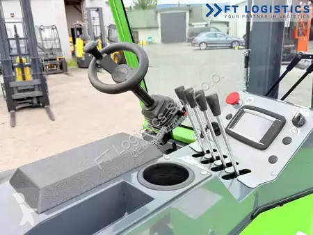Многоходовой погрузчик Combilift