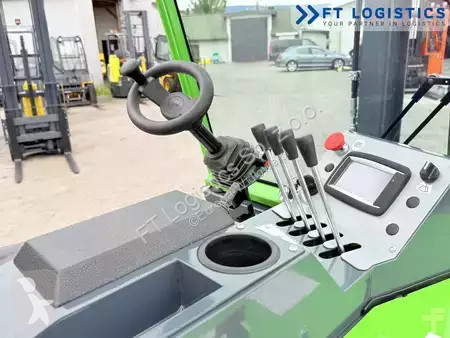 رافعة شوكية متعددة الاتجاهات Combilift