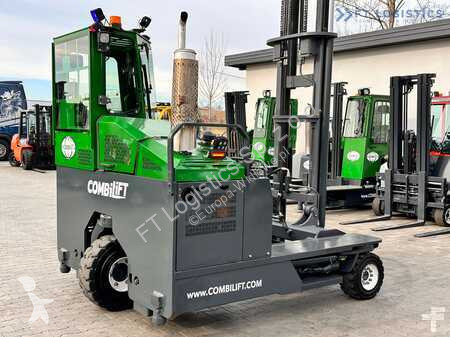 Empilhador multi direccional Combilift