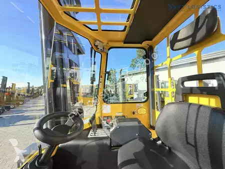 Štvorcestný vysokozdvižný vozík Combilift
