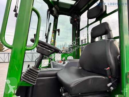 Empilhador multi direccional Combilift