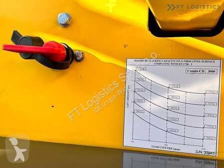 Empilhador multi direccional Combilift