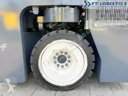رافعة شوكية متعددة الاتجاهات Combilift