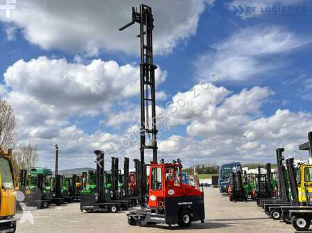 Empilhador multi direccional Combilift