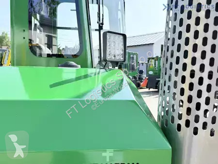 Štvorcestný vysokozdvižný vozík Combilift