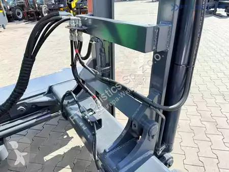 Štvorcestný vysokozdvižný vozík Combilift