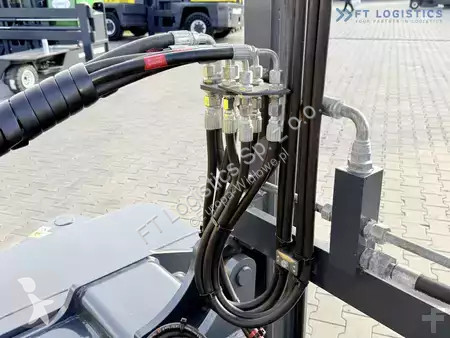 Štvorcestný vysokozdvižný vozík Combilift