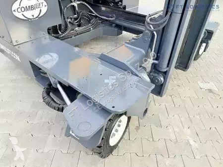 Štvorcestný vysokozdvižný vozík Combilift