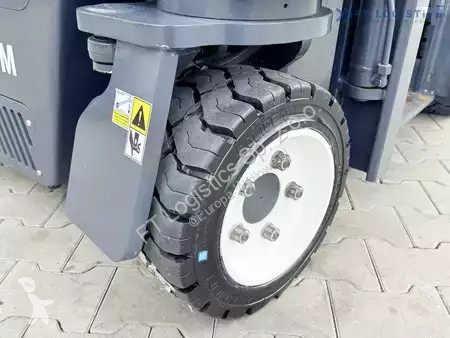 Štvorcestný vysokozdvižný vozík Combilift