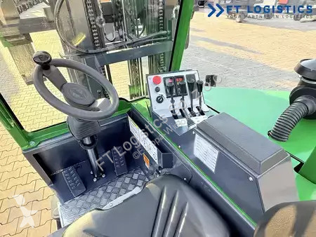Štvorcestný vysokozdvižný vozík Combilift