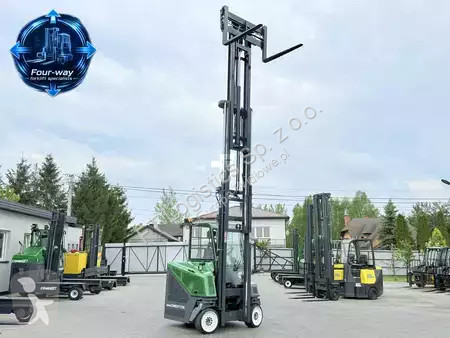 رافعة شوكية متعددة الاتجاهات Combilift