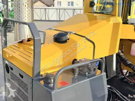 Štvorcestný vysokozdvižný vozík Combilift