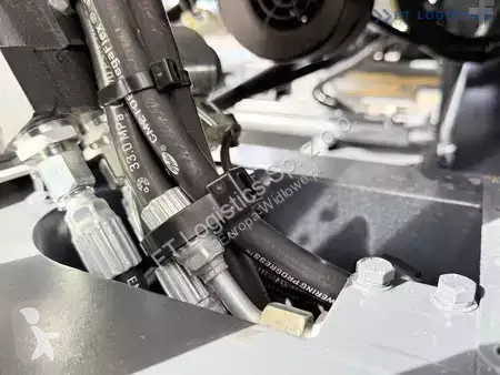 Štvorcestný vysokozdvižný vozík Combilift