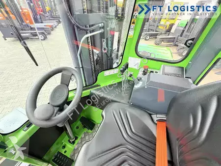 Štvorcestný vysokozdvižný vozík Combilift