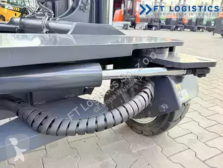 Štvorcestný vysokozdvižný vozík Combilift