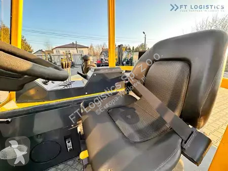 Štvorcestný vysokozdvižný vozík Combilift