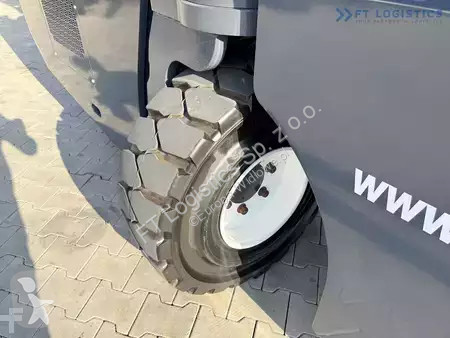 Štvorcestný vysokozdvižný vozík Combilift