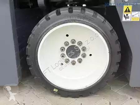 Štvorcestný vysokozdvižný vozík Combilift