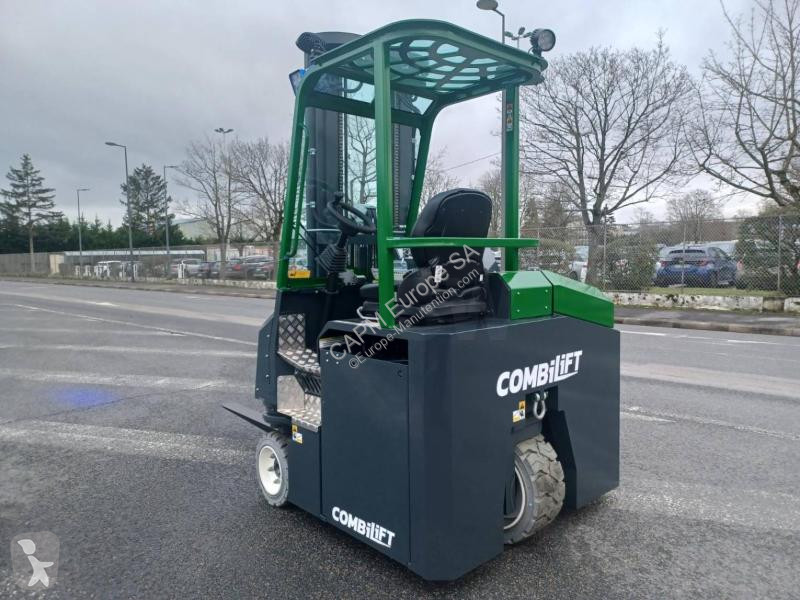Empilhador multi direccional Combilift CBE3000