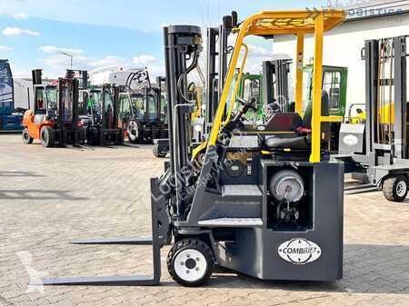 Empilhador multi direccional Combilift