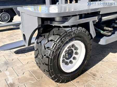 Stivuitor multidirectional Combilift