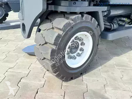 Štvorcestný vysokozdvižný vozík Combilift
