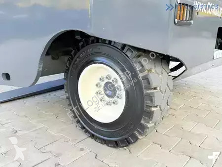 Štvorcestný vysokozdvižný vozík Combilift