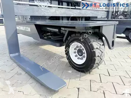 Štvorcestný vysokozdvižný vozík Combilift