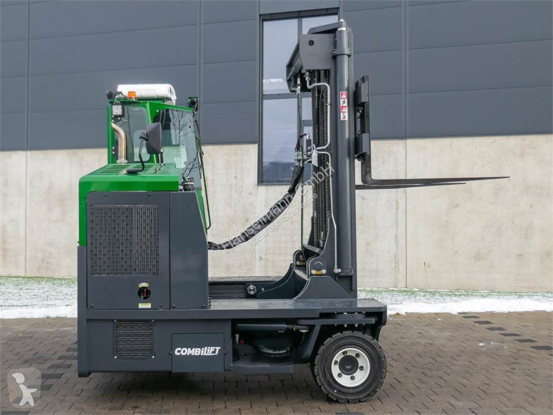 Empilhador multi direccional Combilift