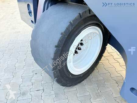 Empilhador multi direccional Combilift
